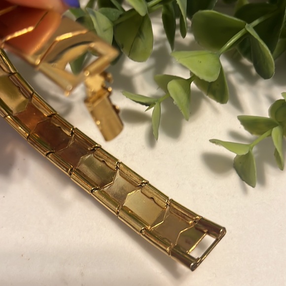 Vintage Gold Herringbone Bracelet by Napier - Picture 6 of 9